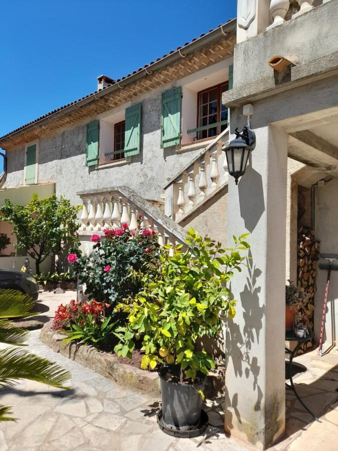 Villa La Ferme Des Oliviers Solliès-Pont Esterno foto